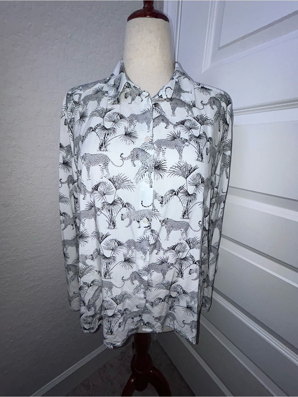 Jane & Delancey Leopard Animal Print Long Sleeve Button Front Blouse Shirt Top